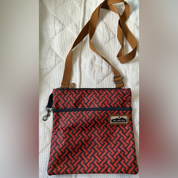 KAVU Canvas Crossbody Purse Bag Geometric Pattern Red and Navy Brown Str… - Picture 1 of 8